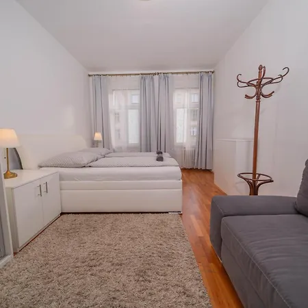 아파트 4 Bob's - 3 Bedrooms, King Size Beds 프라하