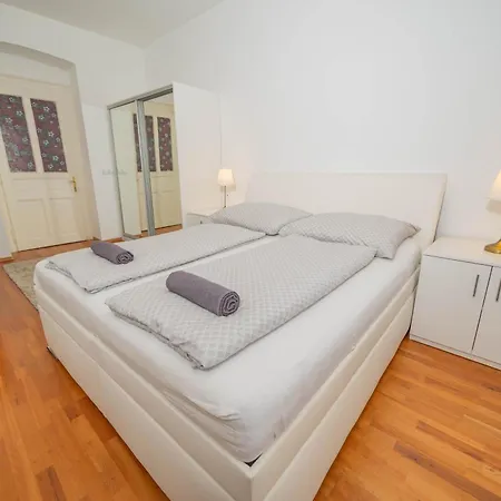 4 Bob's - 3 Bedrooms, King Size Beds Apartman