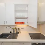 4 Bob's - 3 Bedrooms, King Size Beds * Prague