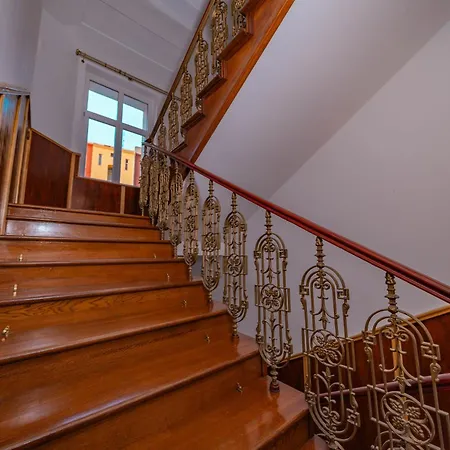 4 Bob's - 3 Bedrooms, King Size Beds * Prague